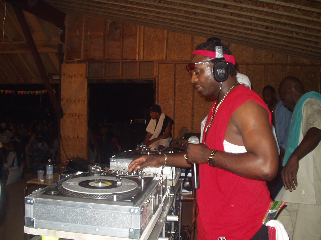 Stonelove+Jaro+BusDaDance Niagra 06.29.02